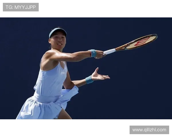 网球赛季精彩回顾：明星选手亮相大满贯赛场争夺荣誉